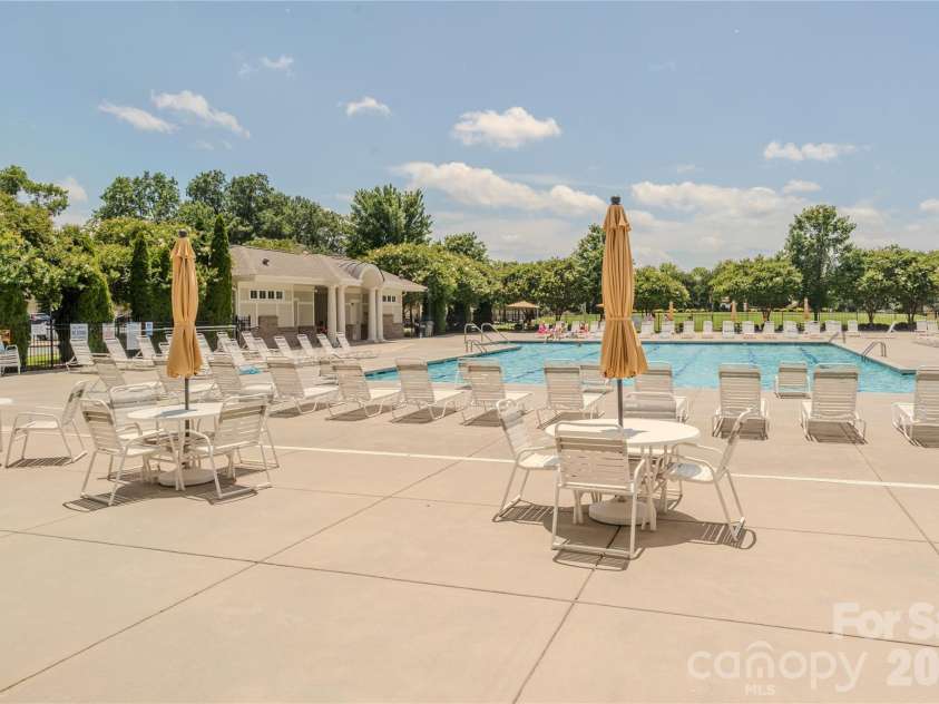 1839 Royal Gorge Avenue, Charlotte, NC 28210.  MLS# CAR4389326, YatesRealty ID 31992. Community pool.