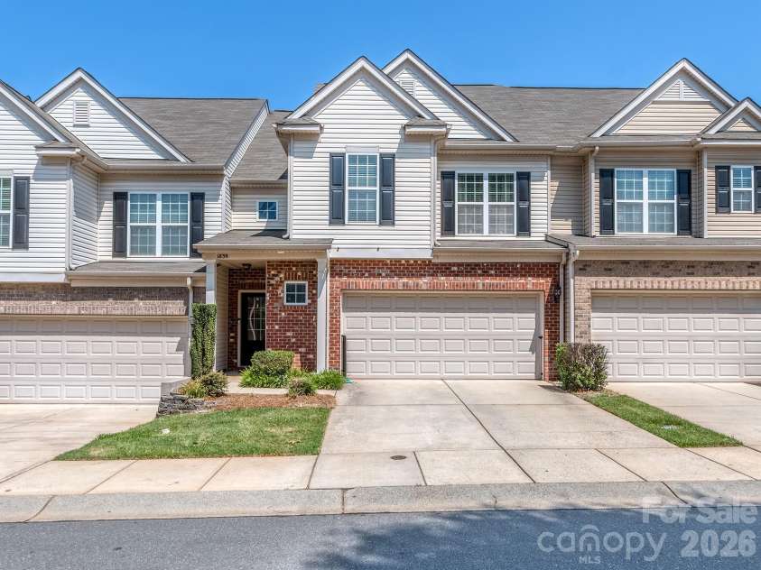 1839 Royal Gorge Avenue, Charlotte, NC 28210.  MLS# CAR4389326, YatesRealty ID 31992. Exterior brick and vinyl