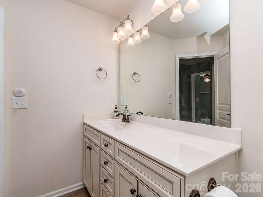 1839 Royal Gorge Avenue, Charlotte, NC 28210.  MLS# CAR4389326, YatesRealty ID 31992. Hall Bathroom