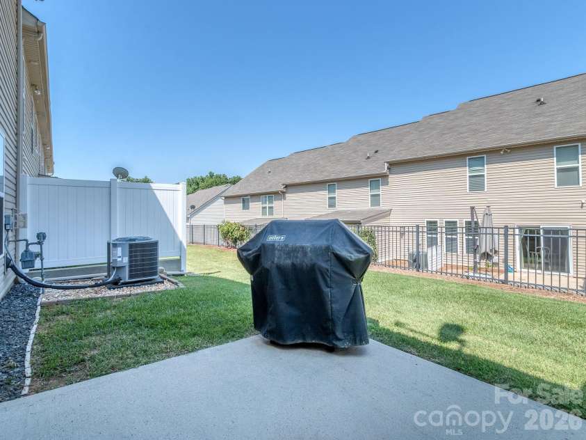 1839 Royal Gorge Avenue, Charlotte, NC 28210.  MLS# CAR4389326, YatesRealty ID 31992. Patio