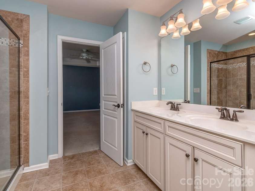 1839 Royal Gorge Avenue, Charlotte, NC 28210.  MLS# CAR4389326, YatesRealty ID 31992. Primary Bathroom
