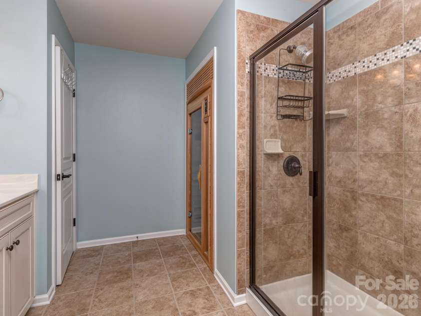 1839 Royal Gorge Avenue, Charlotte, NC 28210.  MLS# CAR4389326, YatesRealty ID 31992. Primary Shower