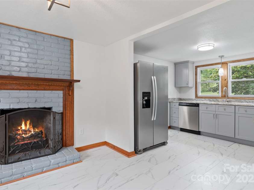 18 Skyline Drive, Canton, NC 28716.  MLS# CAR4291231, YatesRealty ID 31993. 