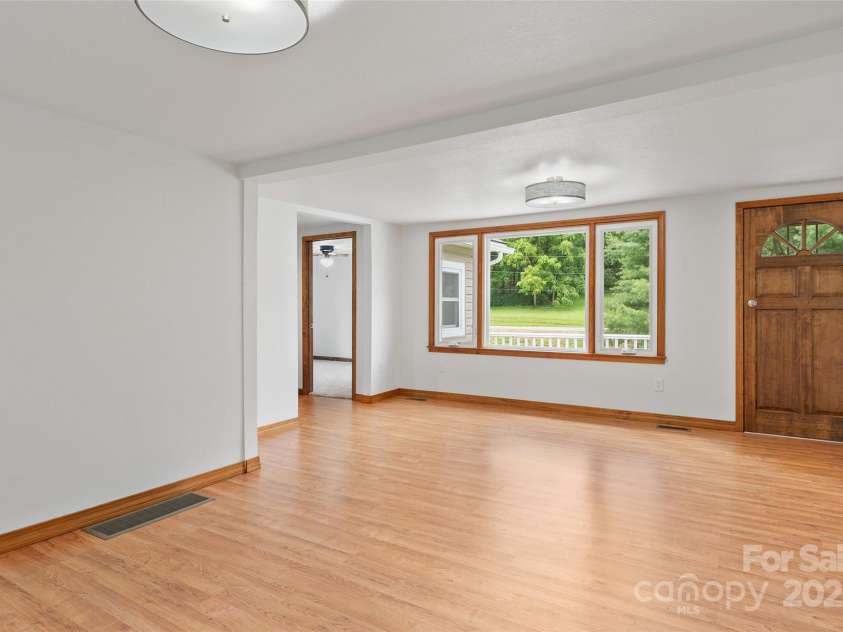 18 Skyline Drive, Canton, NC 28716.  MLS# CAR4291231, YatesRealty ID 31993. 