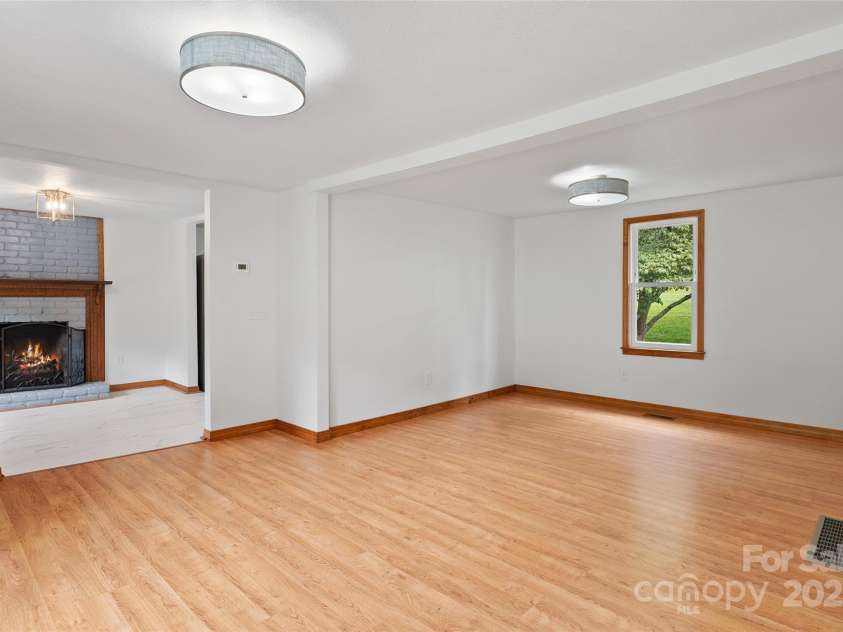 18 Skyline Drive, Canton, NC 28716.  MLS# CAR4291231, YatesRealty ID 31993. 