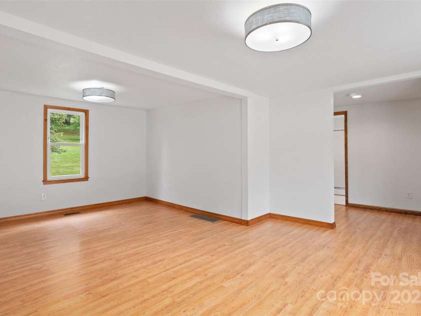 18 Skyline Drive, Canton, NC 28716.  MLS# CAR4291231, YatesRealty ID 31993. 