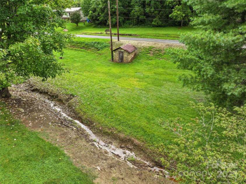 18 Skyline Drive, Canton, NC 28716.  MLS# CAR4291231, YatesRealty ID 31993. 