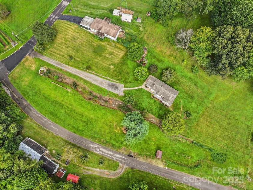 18 Skyline Drive, Canton, NC 28716.  MLS# CAR4291231, YatesRealty ID 31993. 