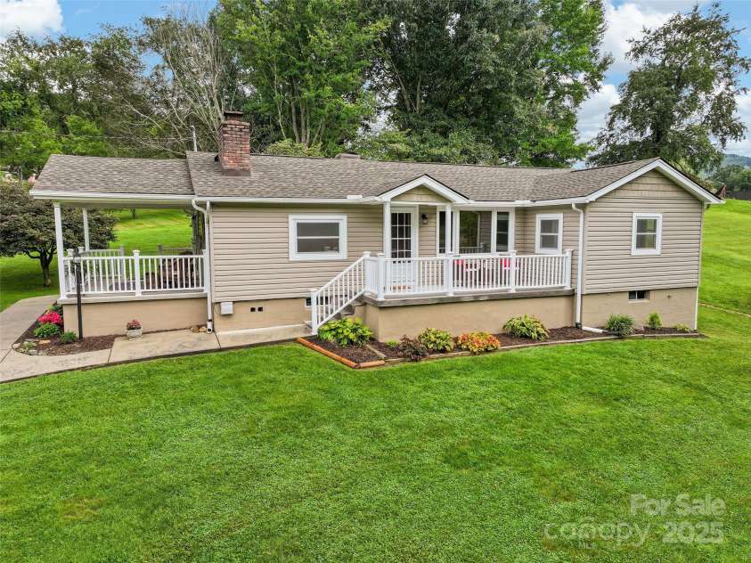 18 Skyline Drive, Canton, NC 28716.  MLS# CAR4291231, YatesRealty ID 31993. 