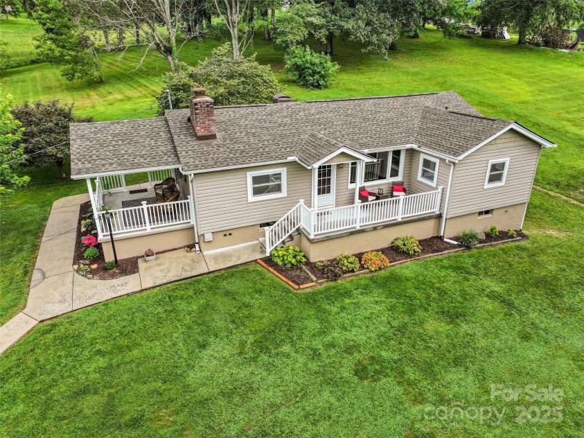 18 Skyline Drive, Canton, NC 28716.  MLS# CAR4291231, YatesRealty ID 31993. 