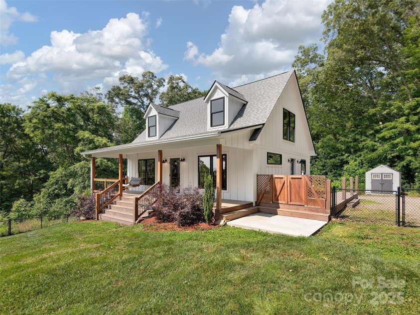 31 Rory Phillips View, Candler, NC 28715.  MLS# CAR4267369, YatesRealty ID 31994. 