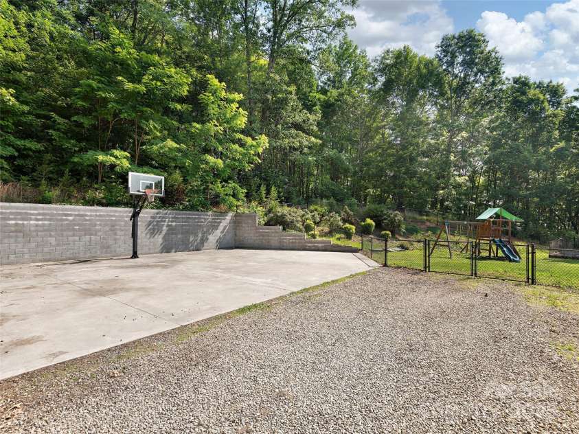 31 Rory Phillips View, Candler, NC 28715.  MLS# CAR4267369, YatesRealty ID 31994. 