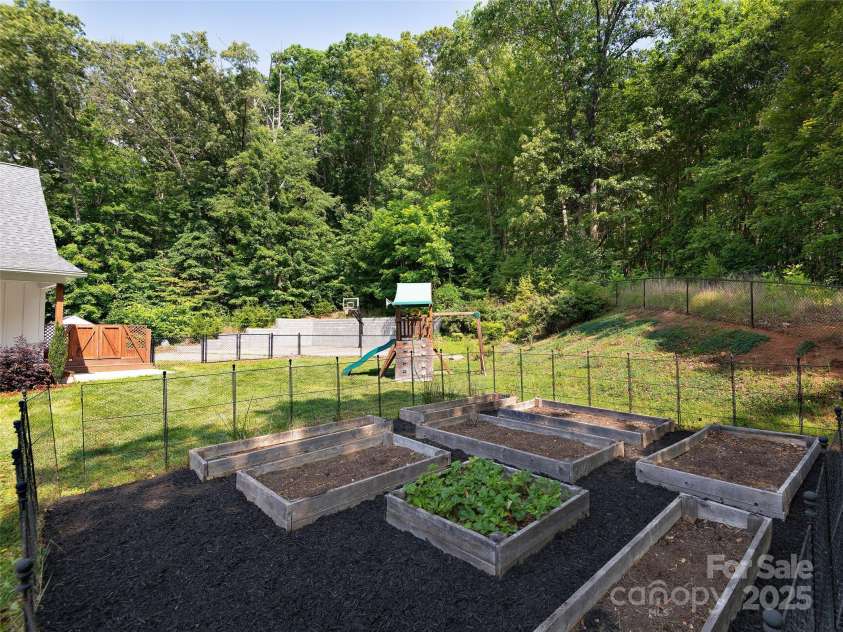 31 Rory Phillips View, Candler, NC 28715.  MLS# CAR4267369, YatesRealty ID 31994. 