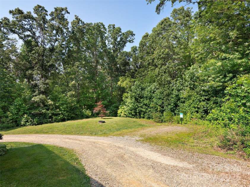 31 Rory Phillips View, Candler, NC 28715.  MLS# CAR4267369, YatesRealty ID 31994. 