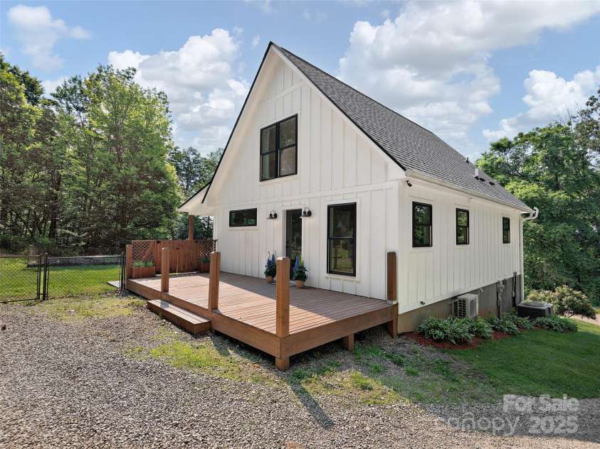31 Rory Phillips View, Candler, NC 28715.  MLS# CAR4267369, YatesRealty ID 31994. 