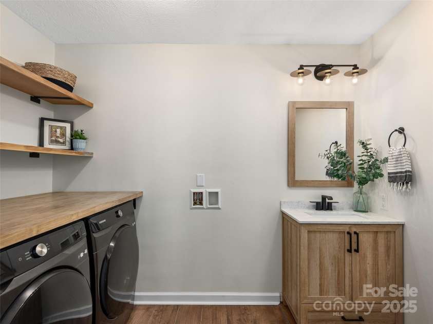 31 Rory Phillips View, Candler, NC 28715.  MLS# CAR4267369, YatesRealty ID 31994. 