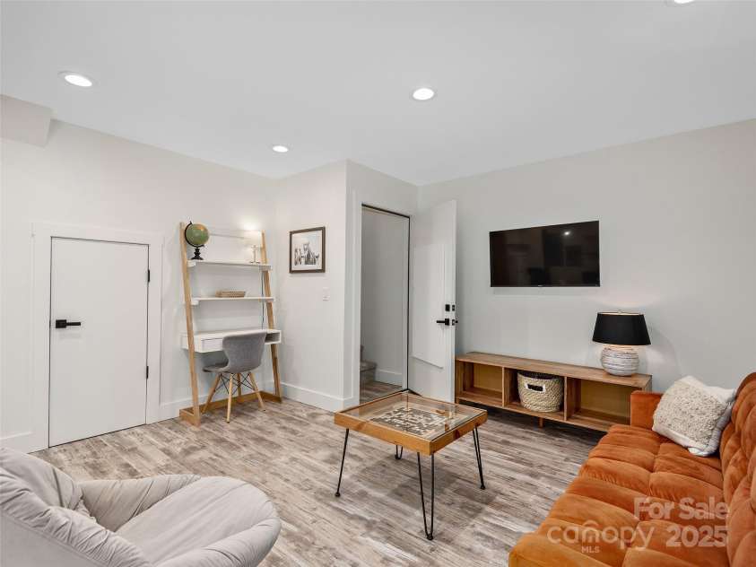 31 Rory Phillips View, Candler, NC 28715.  MLS# CAR4267369, YatesRealty ID 31994. 