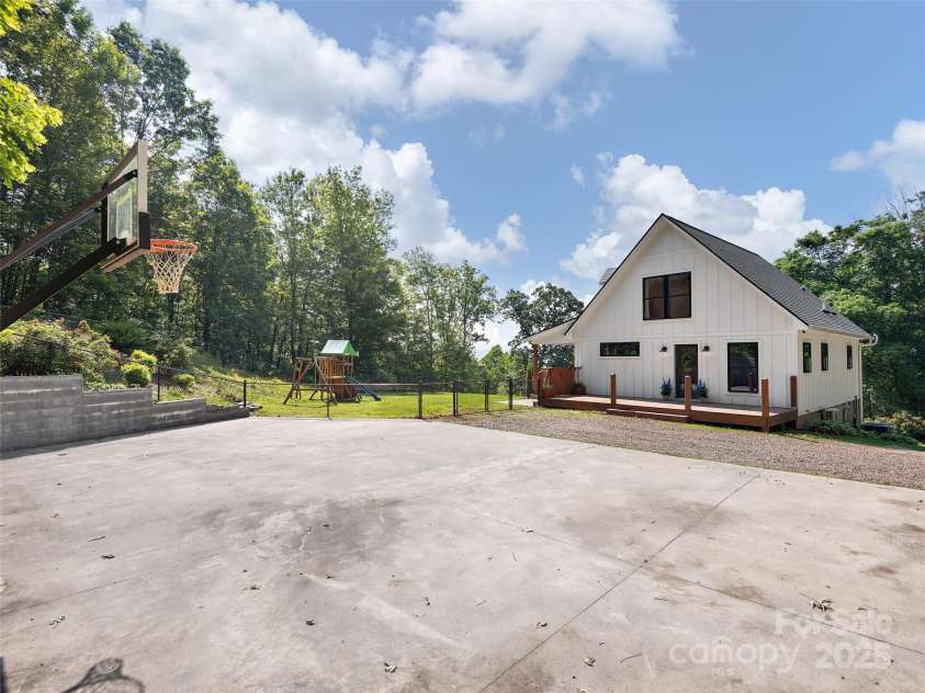 31 Rory Phillips View, Candler, NC 28715.  MLS# CAR4267369, YatesRealty ID 31994. 