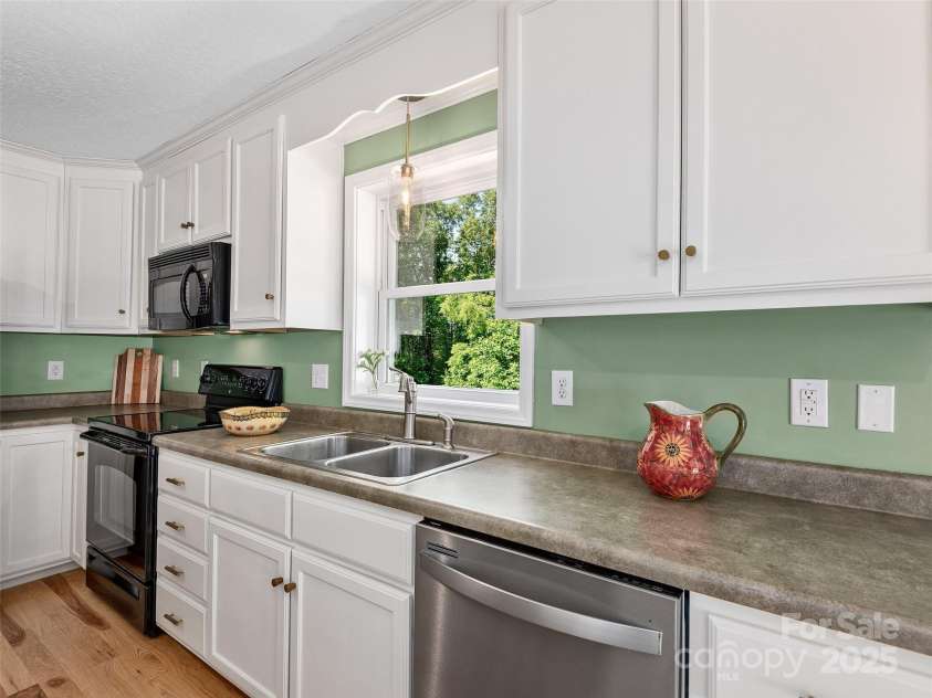 31 Rory Phillips View, Candler, NC 28715.  MLS# CAR4267369, YatesRealty ID 31994. 