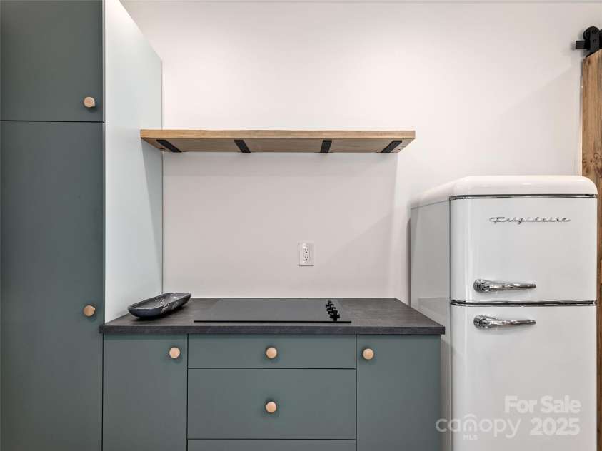 31 Rory Phillips View, Candler, NC 28715.  MLS# CAR4267369, YatesRealty ID 31994. 