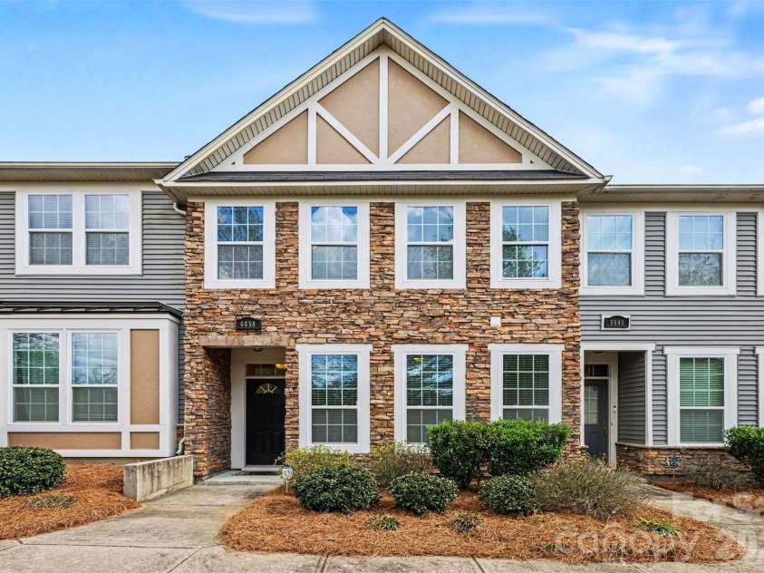 6650 Berewick Commons Parkway, Charlotte, NC 28278.  MLS# CAR4363843, YatesRealty ID 31995. 