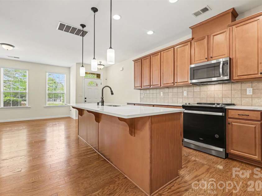 6650 Berewick Commons Parkway, Charlotte, NC 28278.  MLS# CAR4363843, YatesRealty ID 31995. 
