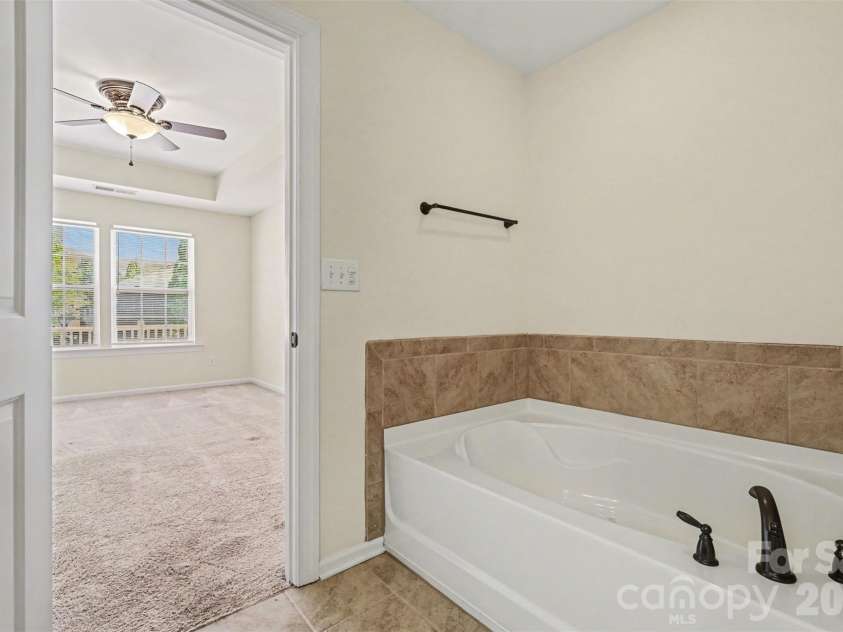 6650 Berewick Commons Parkway, Charlotte, NC 28278.  MLS# CAR4363843, YatesRealty ID 31995. 