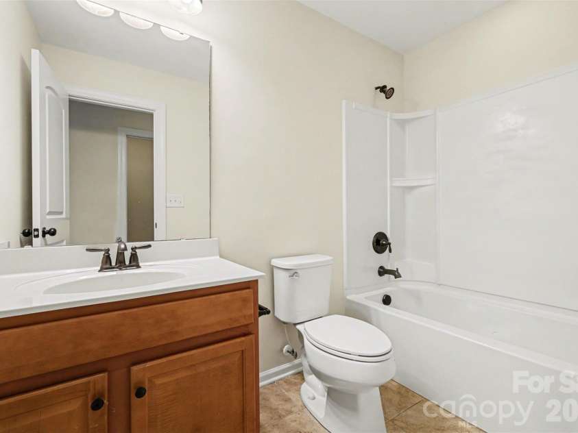 6650 Berewick Commons Parkway, Charlotte, NC 28278.  MLS# CAR4363843, YatesRealty ID 31995. 