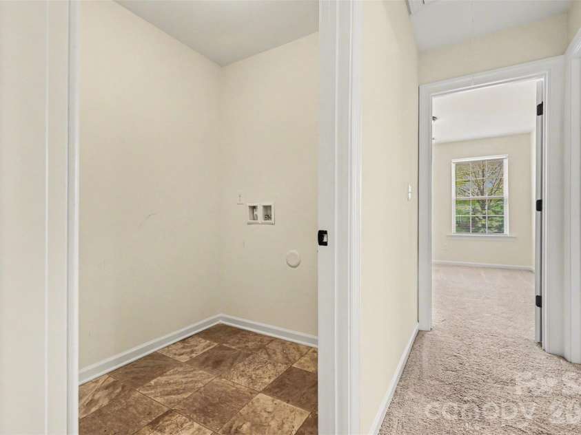 6650 Berewick Commons Parkway, Charlotte, NC 28278.  MLS# CAR4363843, YatesRealty ID 31995. 