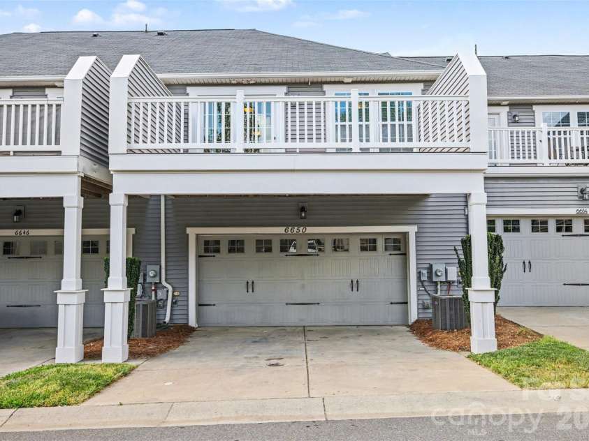 6650 Berewick Commons Parkway, Charlotte, NC 28278.  MLS# CAR4363843, YatesRealty ID 31995. 