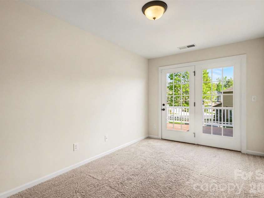 6650 Berewick Commons Parkway, Charlotte, NC 28278.  MLS# CAR4363843, YatesRealty ID 31995. 