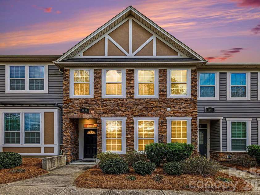 6650 Berewick Commons Parkway, Charlotte, NC 28278.  MLS# CAR4363843, YatesRealty ID 31995. 