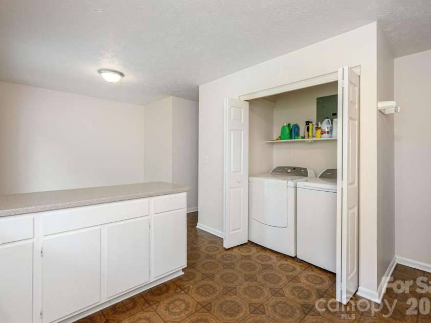 107 MAYWOOD Road, Hendersonville, NC 28792.  MLS# CAR4392635, YatesRealty ID 31996. 