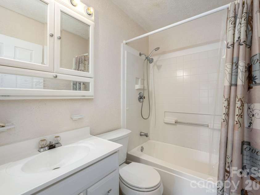 107 MAYWOOD Road, Hendersonville, NC 28792.  MLS# CAR4392635, YatesRealty ID 31996. 