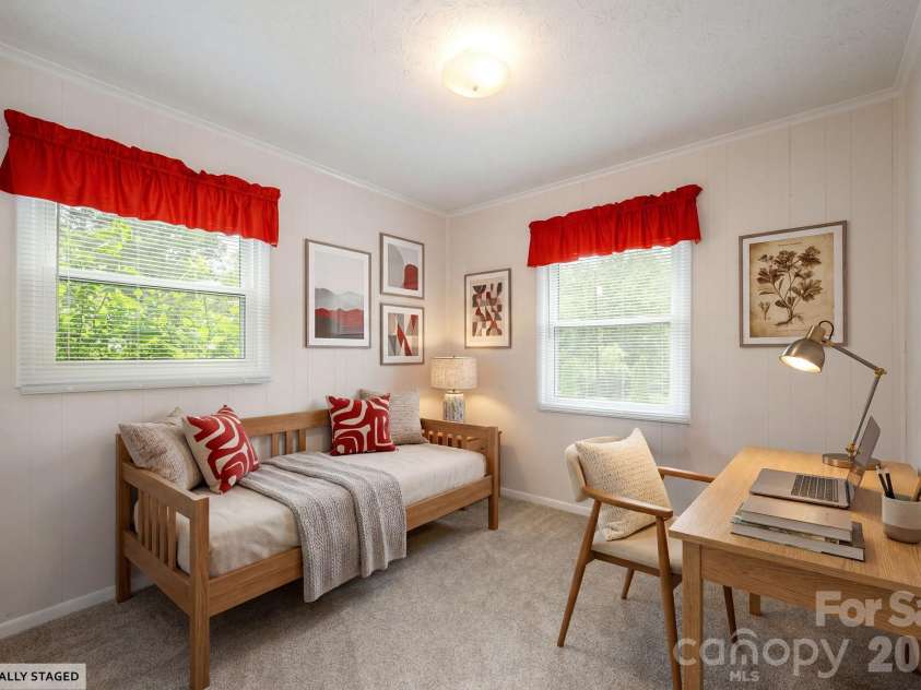 107 MAYWOOD Road, Hendersonville, NC 28792.  MLS# CAR4392635, YatesRealty ID 31996. 