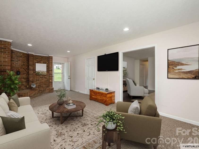 107 MAYWOOD Road, Hendersonville, NC 28792.  MLS# CAR4392635, YatesRealty ID 31996. 