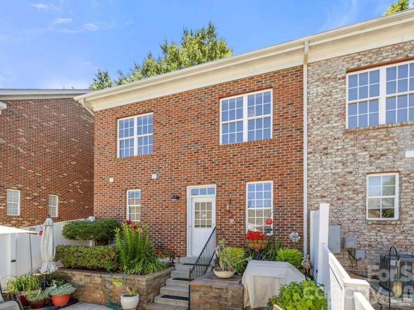 142 Singleton Road, Mooresville, NC 28117.  MLS# CAR4389411, YatesRealty ID 31997. 