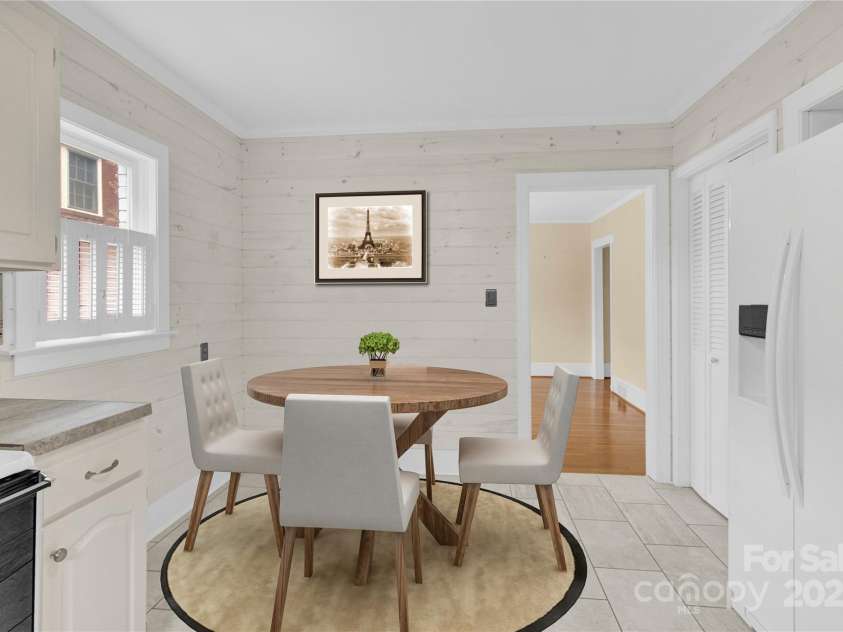 824 Davie Avenue, Statesville, NC 28677.  MLS# CAR4288136, YatesRealty ID 31997. Breakfast Area