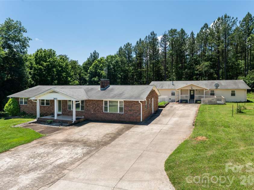 2800 Coxe Road, Tryon, NC 28782.  MLS# CAR4394414, YatesRealty ID 31998. 