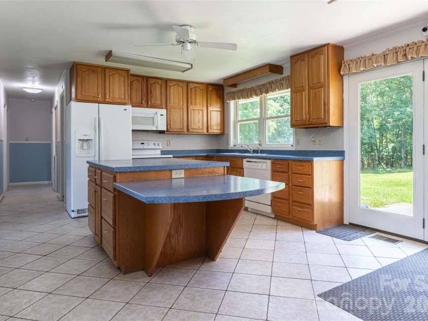 2800 Coxe Road, Tryon, NC 28782.  MLS# CAR4394414, YatesRealty ID 31998. 