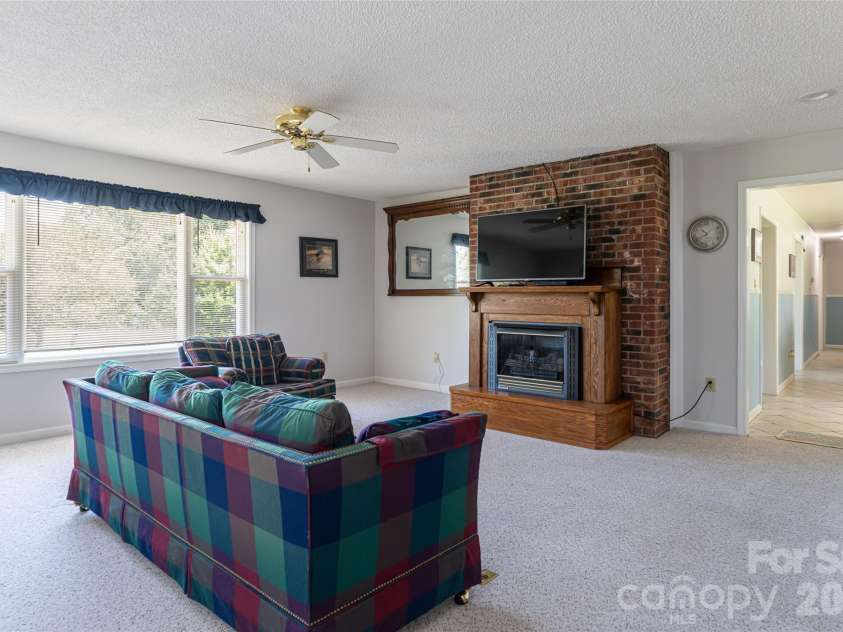 2800 Coxe Road, Tryon, NC 28782.  MLS# CAR4394414, YatesRealty ID 31998. 
