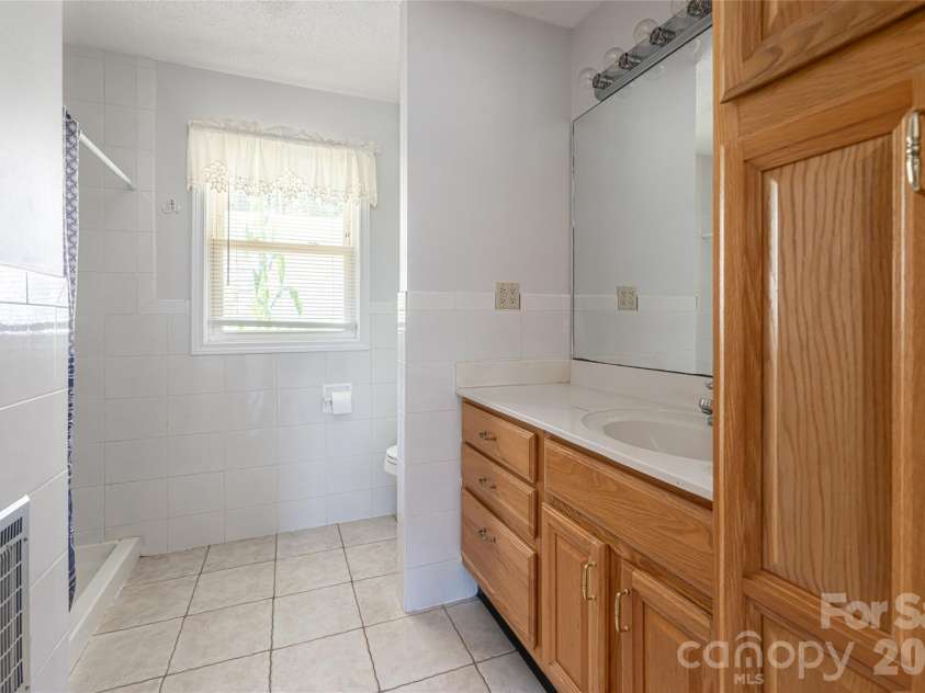 2800 Coxe Road, Tryon, NC 28782.  MLS# CAR4394414, YatesRealty ID 31998. 
