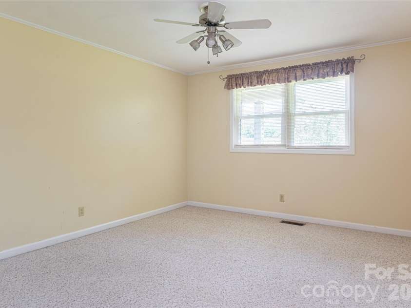 2800 Coxe Road, Tryon, NC 28782.  MLS# CAR4394414, YatesRealty ID 31998. 