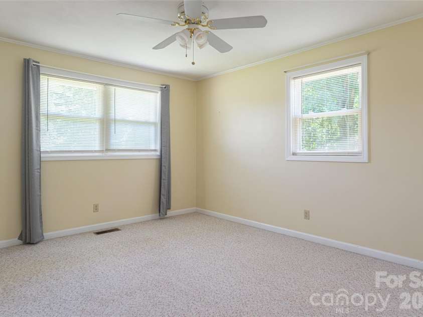 2800 Coxe Road, Tryon, NC 28782.  MLS# CAR4394414, YatesRealty ID 31998. 