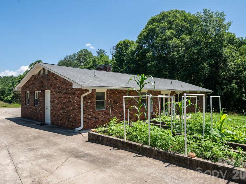 2800 Coxe Road, Tryon, NC 28782.  MLS# CAR4394414, YatesRealty ID 31998. 