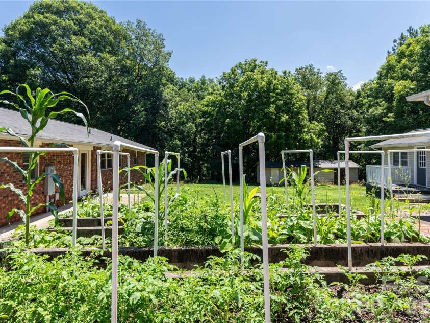 2800 Coxe Road, Tryon, NC 28782.  MLS# CAR4394414, YatesRealty ID 31998. 