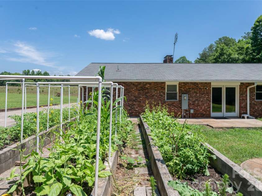 2800 Coxe Road, Tryon, NC 28782.  MLS# CAR4394414, YatesRealty ID 31998. 