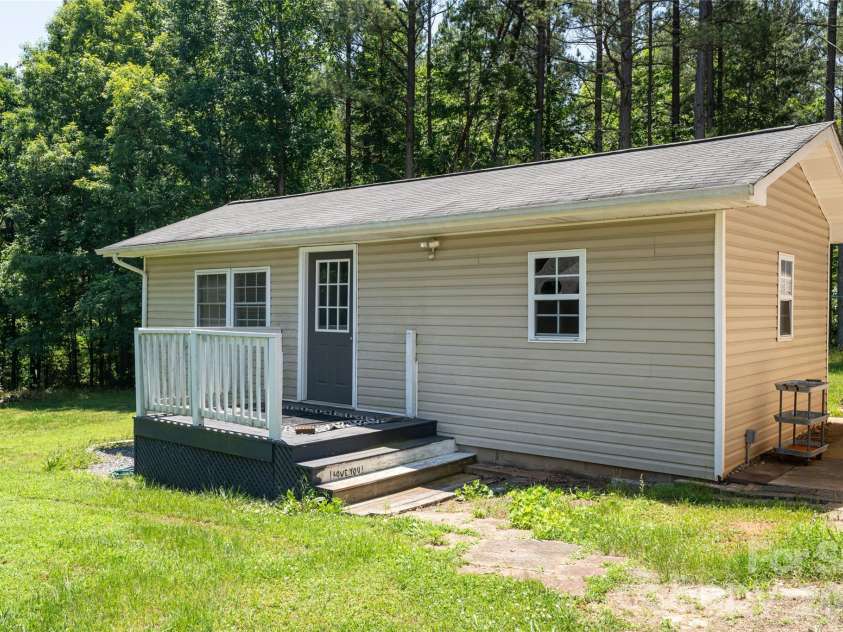 2800 Coxe Road, Tryon, NC 28782.  MLS# CAR4394414, YatesRealty ID 31998. 