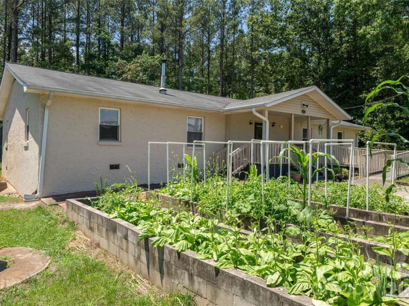 2800 Coxe Road, Tryon, NC 28782.  MLS# CAR4394414, YatesRealty ID 31998. 