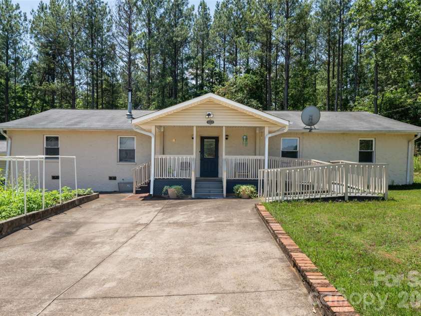 2800 Coxe Road, Tryon, NC 28782.  MLS# CAR4394414, YatesRealty ID 31998. 